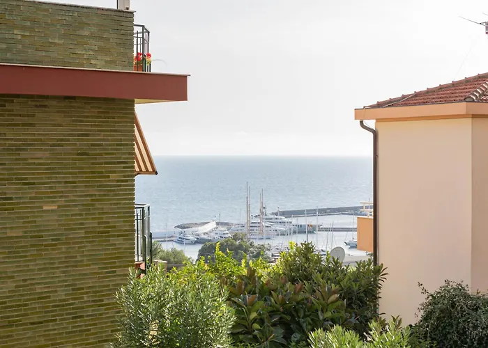H11 Silver House * San Remo